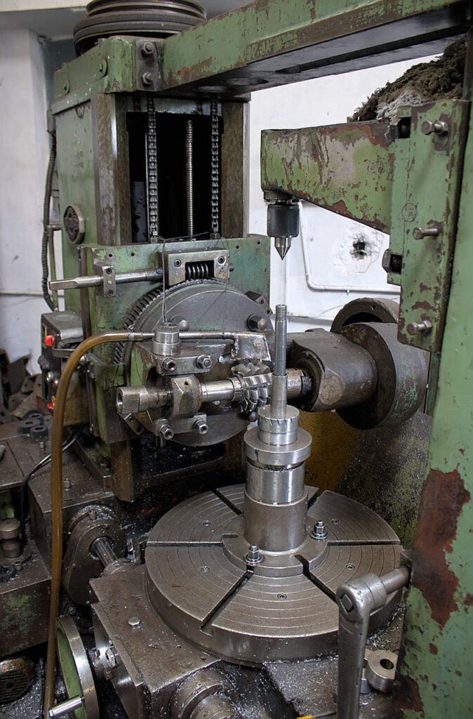 SLI's Gear Hobbing Machine